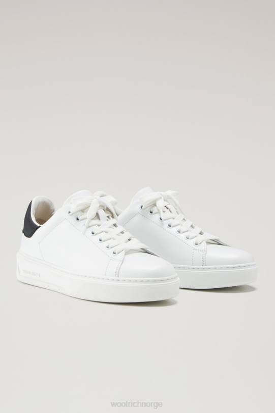 klassiske banesneakers i mykt kalveskinn med kontrastlapp bak hvit svart kvinner Woolrich fottøy 8PBN50
