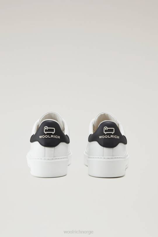 klassiske banesneakers i mykt kalveskinn med kontrastlapp bak hvit svart kvinner Woolrich fottøy 8PBN50